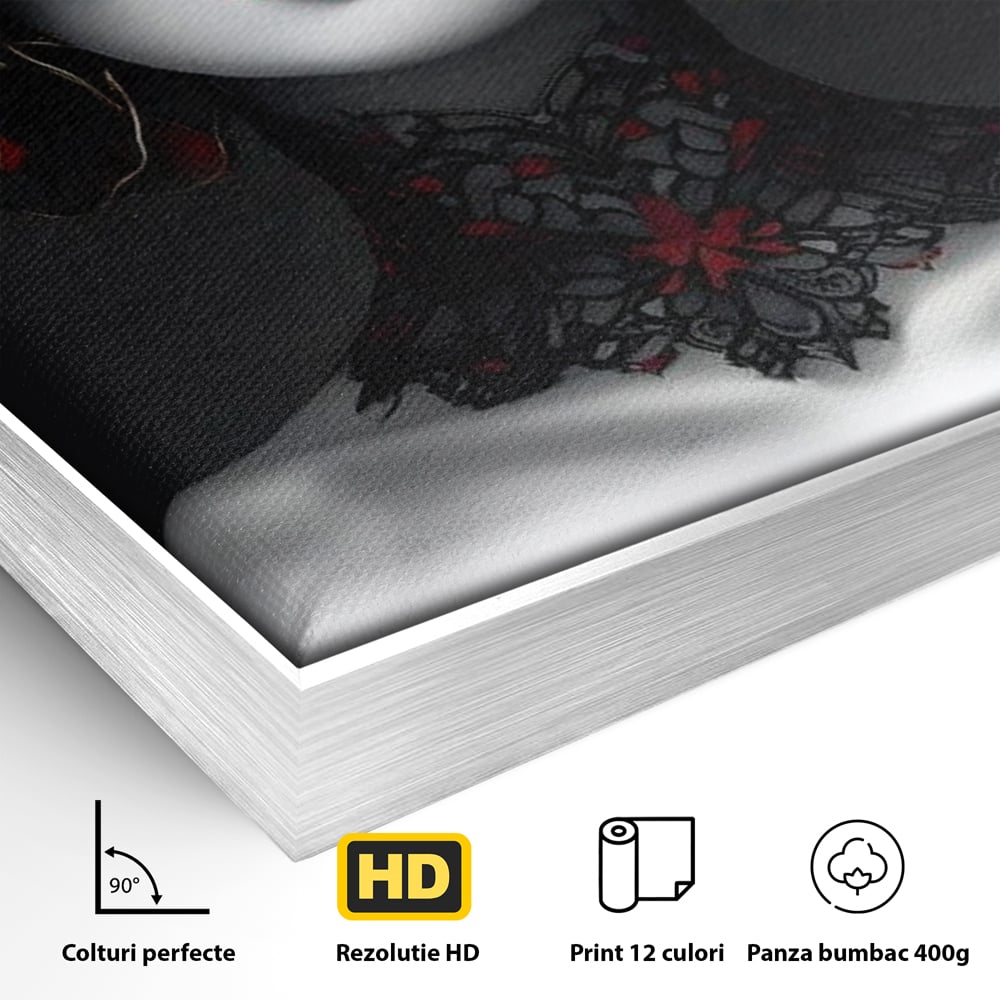 Detaliu al suprafetei: tablou canvas portret feminin gotic, in rama de aluminiu argintiu